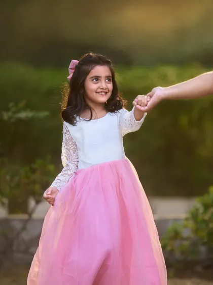 A sweet, trusting moment, holding onto a loved one's hand. I focus on capturing these small but meaningful connections during my photoshoots.