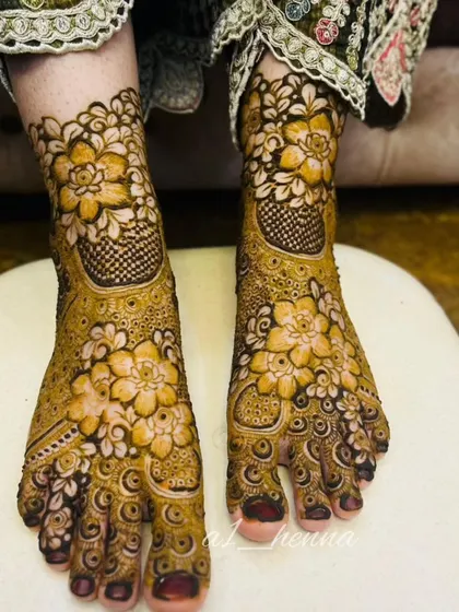 A clear, top-down view of the floral foot design, highlighting the shading and detail within each flower.