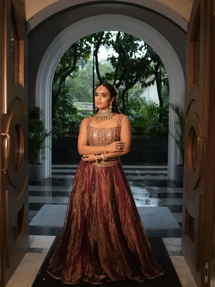 A complete look at this stunning bridal Mehendi style. The rich, multi-toned lehenga was paired with a glamorous makeup look featuring a shimmery eye, glowing skin, and a beautiful long ponytail adorned with mogra flowers.