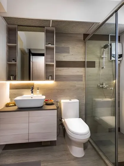 This bathroom design uses a mix of wood-look tiles to create a warm, rustic feel. A floating vanity with a vessel sink and a mirrored cabinet with open shelving provide ample storage.