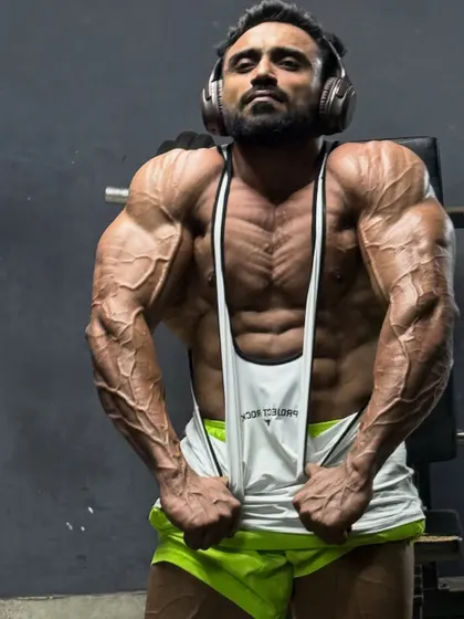 This is peak condition, earned through late-night workouts and pure discipline. My online fat loss coaching is designed to get you shredded and reveal the muscle you've worked hard for.
