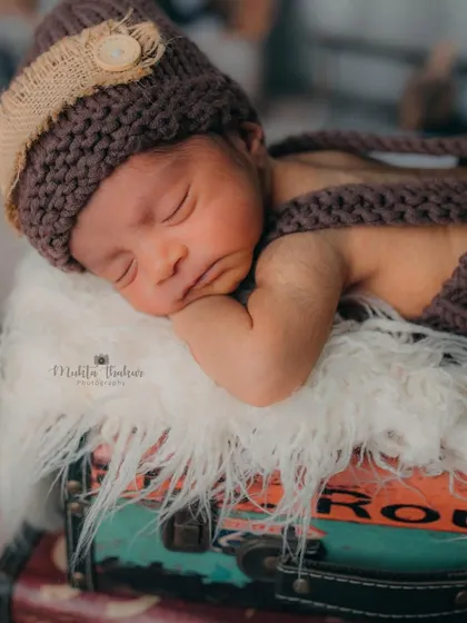 Another angle of this adorable baby explorer, showing the textures and props that make my newborn sessions so special. Safety and comfort are always my top priorities.