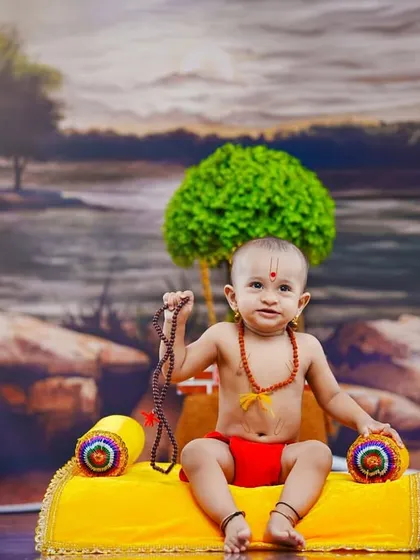 This little devotee holds a string of rudraksha beads, an important element of the Swami Samarth theme.