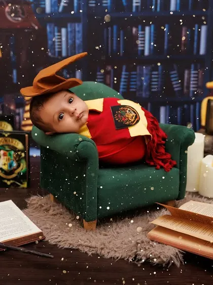 Calling all Potterheads! I bring the magic of Hogwarts to my studio with this detailed Harry Potter theme, complete with a sorting hat, wands, and a cozy Gryffindor scarf for your little wizard.
