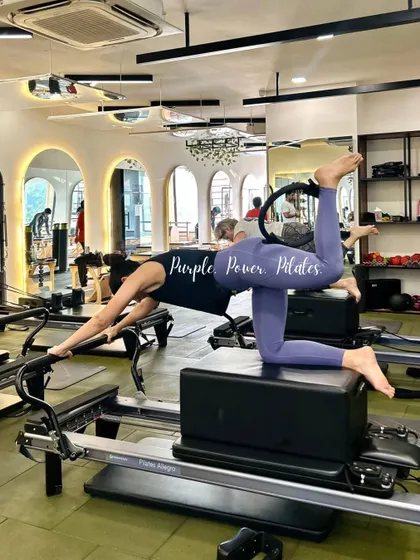Serving strength, style, and a whole lot of slay. This move combines a plank with a leg lift, using the magic circle for added resistance.
