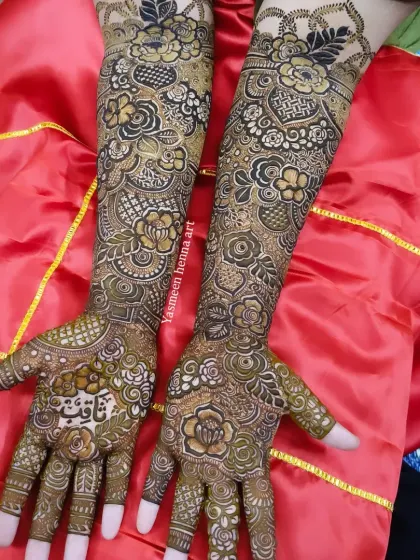 A slightly different view of this intricate bridal piece, showing how the patterns flow from the palm to the fingertips and up the arm.
