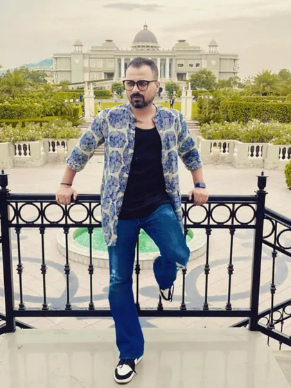 Posed at a beautiful property in Udaipur, another popular destination for luxury Indian weddings. I am experienced in working with top venues across Rajasthan and beyond.