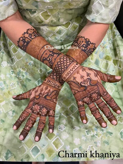 Another angle of the peacock mehendi with the couple's names.