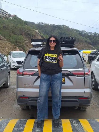 A casual, comfortable look for a road trip. A quirky t-shirt, baggy jeans, and sneakers are perfect for a day of travel.