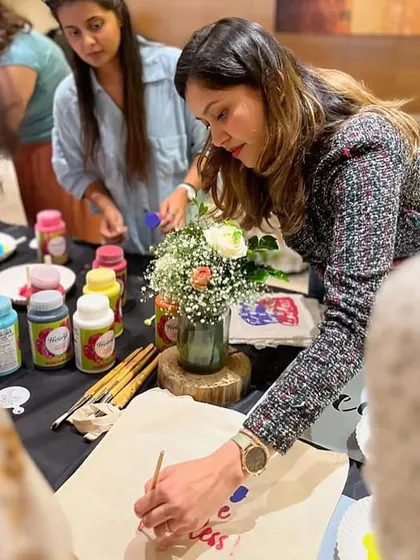 A close-up from the HDFC Bank tote bag painting event. I love helping people bring their ideas to life on different and interesting surfaces.