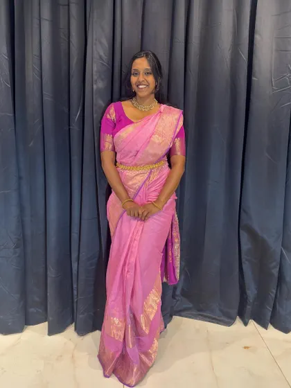 A full-length view of a classic South Indian wedding guest look. I can advise on how to choose outfits that are comfortable for dancing while still looking elegant and traditional.
