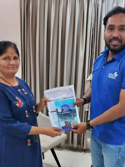 A customer receives her solar agreement and guide from our team.