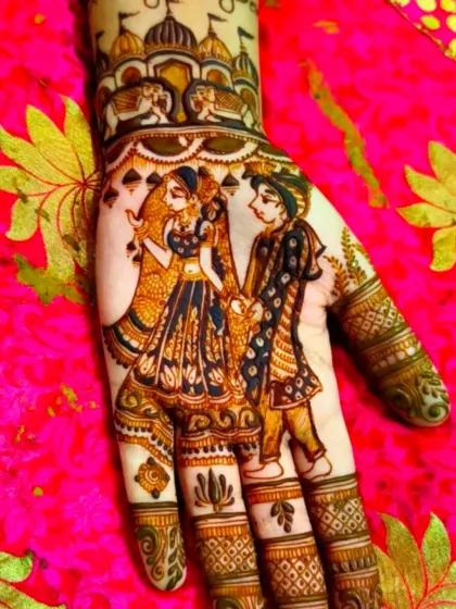 A detailed portrait of a bride and groom, set against a backdrop of traditional Rajasthani architecture. This design tells a complete story on the palm of the hand.