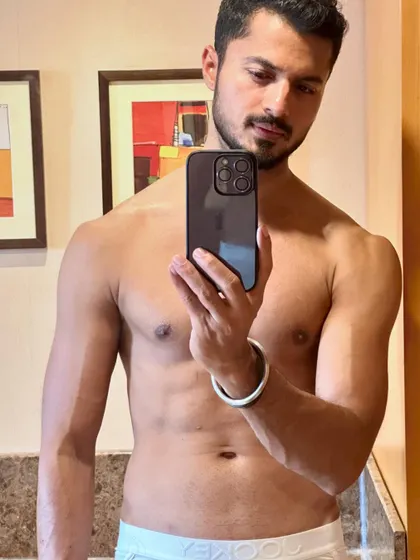 A close-up selfie focusing on the upper body and core.