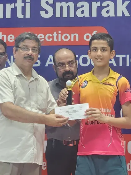 Sidhansh Jain receiving his trophy for reaching the semifinals in the U-17 Boys category at the UP State tournament.