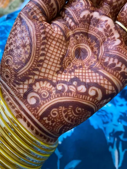 Another close-up of a mature stain, showing the intricate grid work and details on the palm.