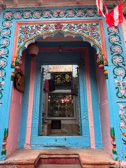 The colorful and ornate entrance to a haveli, showcasing detailed floral paintwork. This is a beautiful example of the artistic flair that once defined these grand homes.