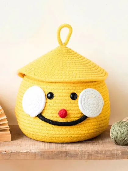 Our happy yellow rope basket with a lid, perfect for keeping small items out of sight. The loop handle makes it easy to open and close.