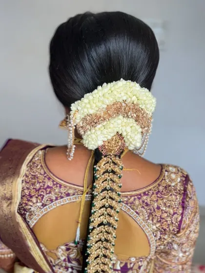 An intricate bridal `jadai` with layers of jasmine and gold-toned flowers, paired with a full set of hair jewellery. This is an advanced style we cover in the pro course.