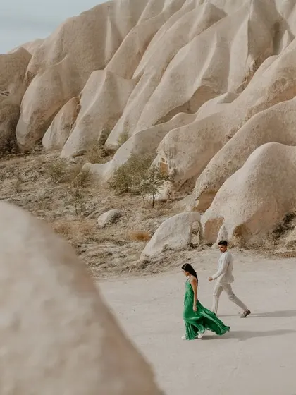 A stunning pre-wedding shot in Cappadocia, Turkey. The unique rock formations, known as fairy chimneys, provide an otherworldly and breathtaking backdrop for a romantic portrait.