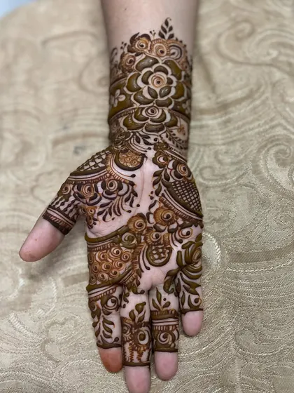 I created this design as a demo for my students. It showcases different techniques, including floral work, shading, and fine-line details.