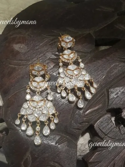 These tiered polki chandelier earrings are designed for a grand, dramatic effect. The multiple layers of uncut diamonds create beautiful movement and catch the light from every angle.