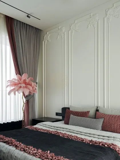 For this bedroom, we used a bold black and white theme, softened with mauve and pink accents. The dramatic pink feather lamp in the corner is a quirky statement piece that brings the room to life.
