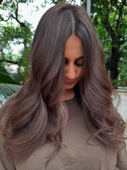 Another portrait shot of the 'Chestnut Brown' look.