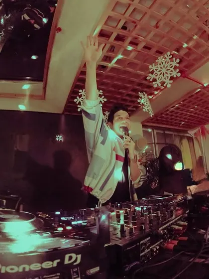 On the mic, leading the party at Monkey Bar. Even with retro music, the energy is always fresh and interactive.