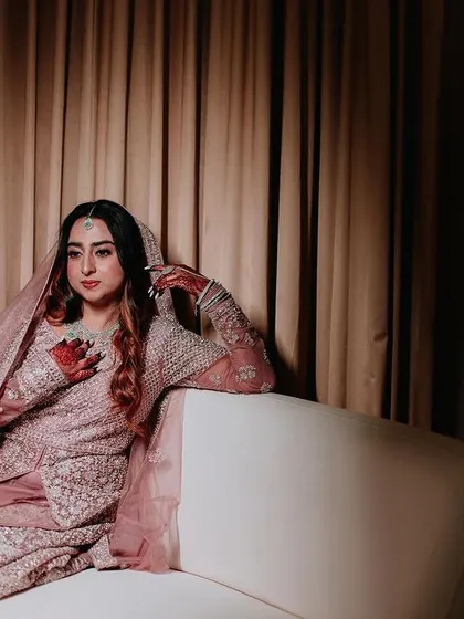 A duplicate of ID 282, this portrait captures a Muslim bride's elegant pose on a white couch.