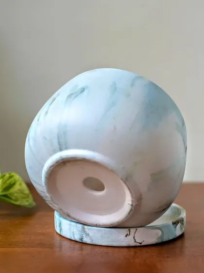 Each Agate planter has a unique marble pattern, created during the glazing process. This makes every piece a one-of-a-kind work of art.