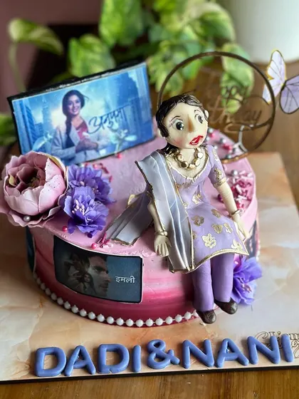 Celebrating the heart of the family with this perfect Anupama-themed cake for a grandmother. Each slice is a tribute to her love, strength, and endless wisdom.
