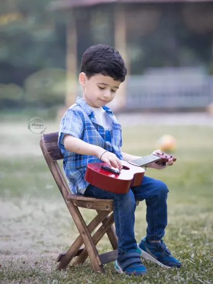I love watching little ones discover their own rhythm. During my outdoor sessions, I let kids be kids, capturing their natural curiosity and creativity in the beautiful, soft light of the outdoors.
