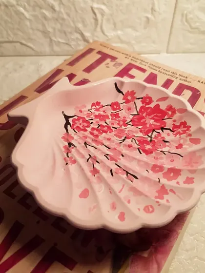 This custom hand-painted shell dish was a joy to create for a client.
