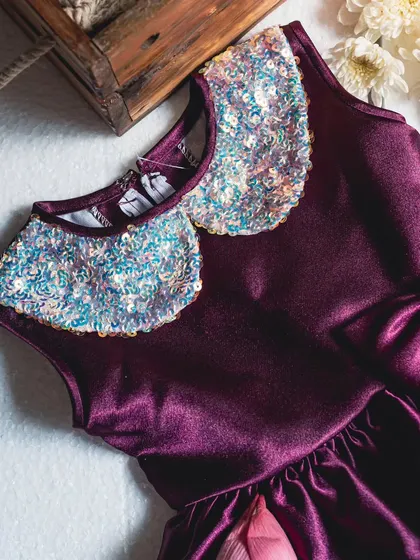 Another view of the sequin collar, showing how it catches the light. This detail transforms a classic dress into a real showstopper.