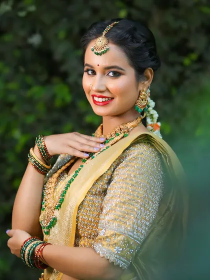 A perfect smile to go with a perfect outfit. This golden saree is a classic for any South Indian bride.