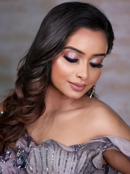 A stunning look created during our mobile photography and videography class. The focus is on the holographic color-shifting eyeliner, a trendy technique that adds a futuristic and edgy vibe to the makeup.