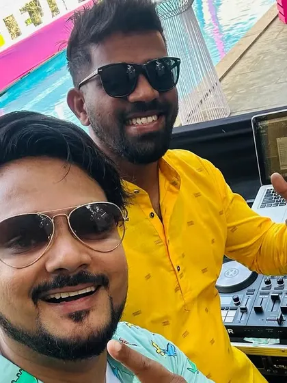 A quick selfie with the talented DJ Mash during a Goa carnival party. Teamwork with other vendors is key to a successful event.