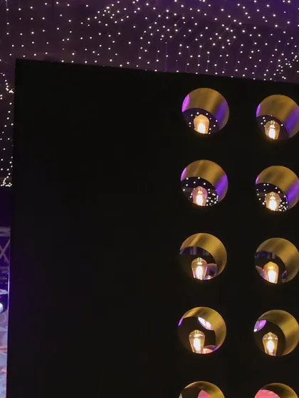 A detail shot of the unique, illuminated wall paneling and the starlit ceiling, key elements of the Gatsby-themed decor.