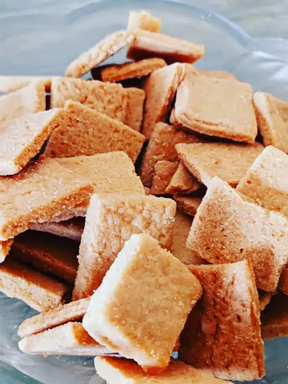 Baked shakarpara, a lightly sweet and crunchy diamond-shaped biscuit, made without deep frying.
