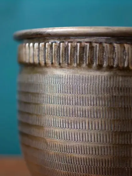 The texture on this bronze planter catches the light beautifully. Each line is a testament to the artisan's skill, bringing a unique character to your decor.