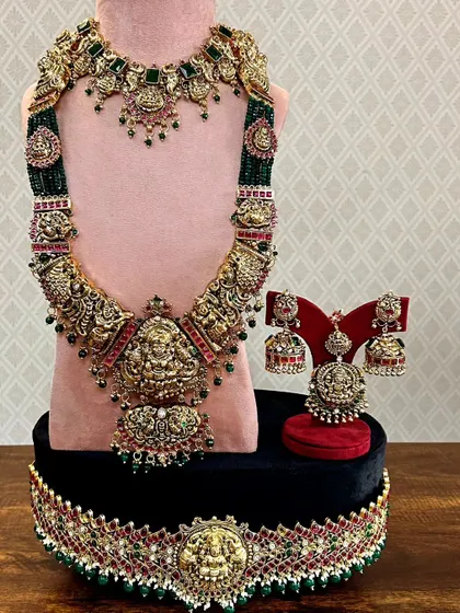 A unique bridal set with a beautiful combination of green beads and antique gold finish. The detailed craftsmanship makes it a truly special piece for a bride's big day.