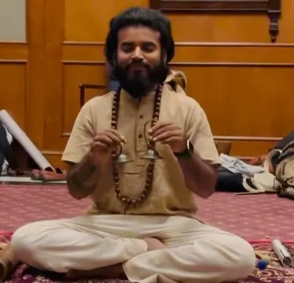 I am using tingsha cymbals to start a sound healing session. The pure, high-pitched tone of the cymbals instantly clears the energy of the space and brings everyone's attention to the present moment.