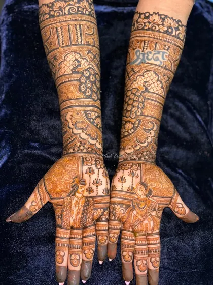 A beautiful bridal design featuring portraits of the couple and their name 'Shraddha' written in Hindi. The design is filled with traditional peacock motifs, creating a rich and personal artwork.