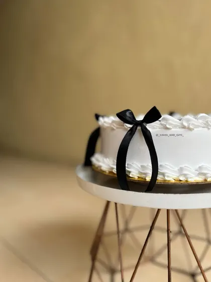 A close-up of the black bow detail, showing how a simple ribbon can elevate a classic design.