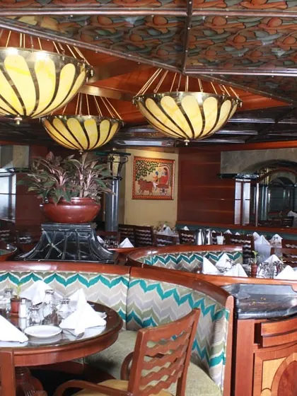 Great food deserves an equally fantastic vibe. My classic booth seating and warm lighting make every moment feel like pure magic.