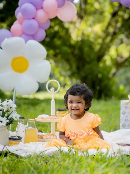 Another joyful moment from this outdoor picnic. We love capturing these bright, happy smiles in the fresh air.