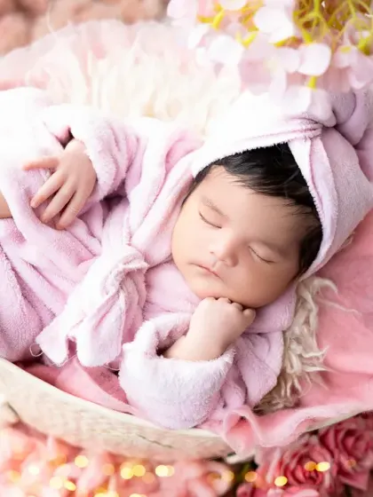 A close-up from a creative newborn spa day session, highlighting the tiny, perfect details. This imaginative setup shows my dedication to crafting unique and adorable newborn photography experiences with meticulous care.