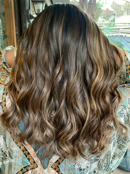 The back view of this chocolate butterscotch look is so stunning. The colors are blended seamlessly. (No filter)