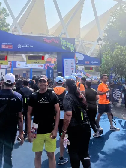 At the starting area of the Vedanta Half Marathon. Being surrounded by thousands of fellow runners is a huge motivation.